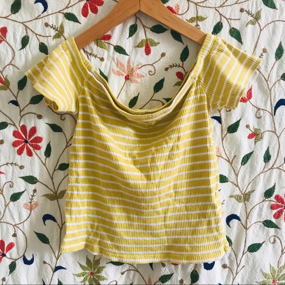 SOLD 🌷Crop Top Bundle - Picture 5 of 8